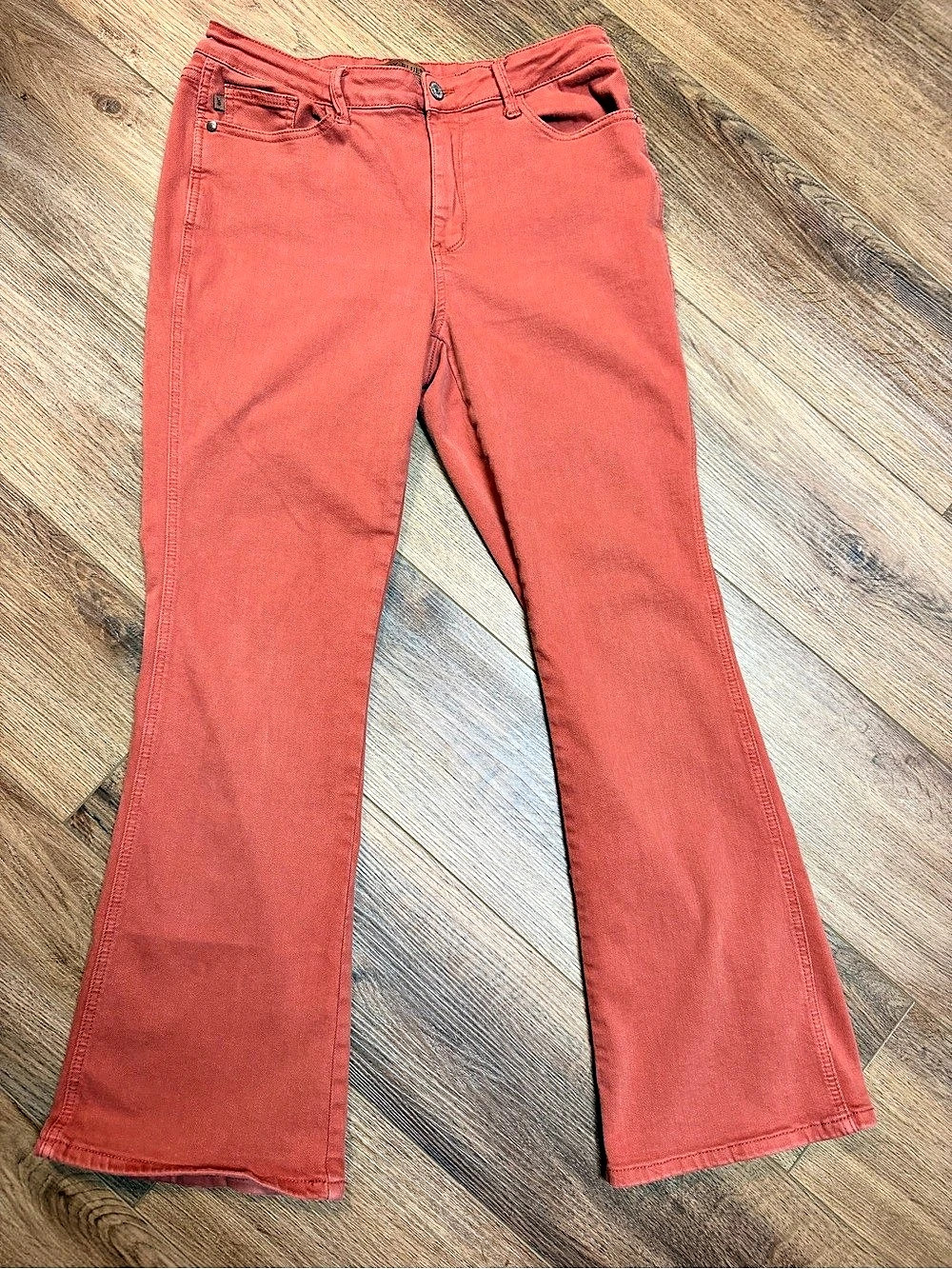 Judy Blue Quinn Terracotta Mid Rise Bootcut Flare Jeans 70s Western Boho Autumn